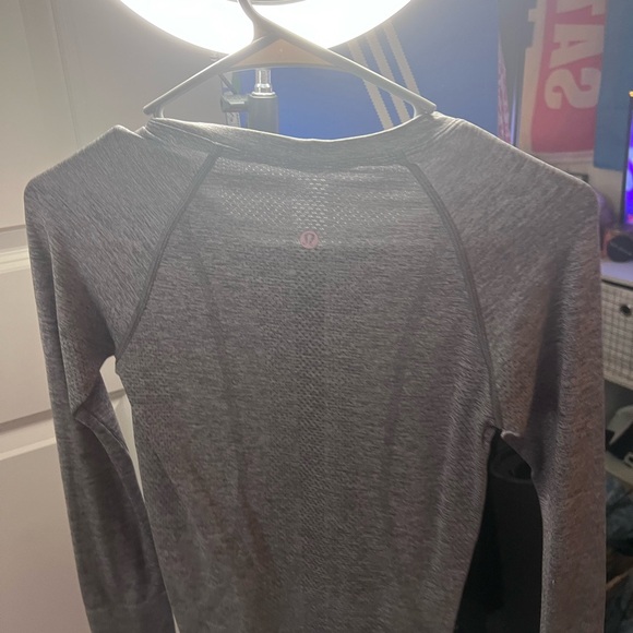 Lulu tech, don’t wear lulu anymore :) - Picture 2 of 5